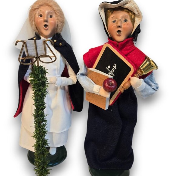 A unique collection of 12 Vintage BYERS CHOICE Ltd. Christmas Carolers - Picture 8 of 11